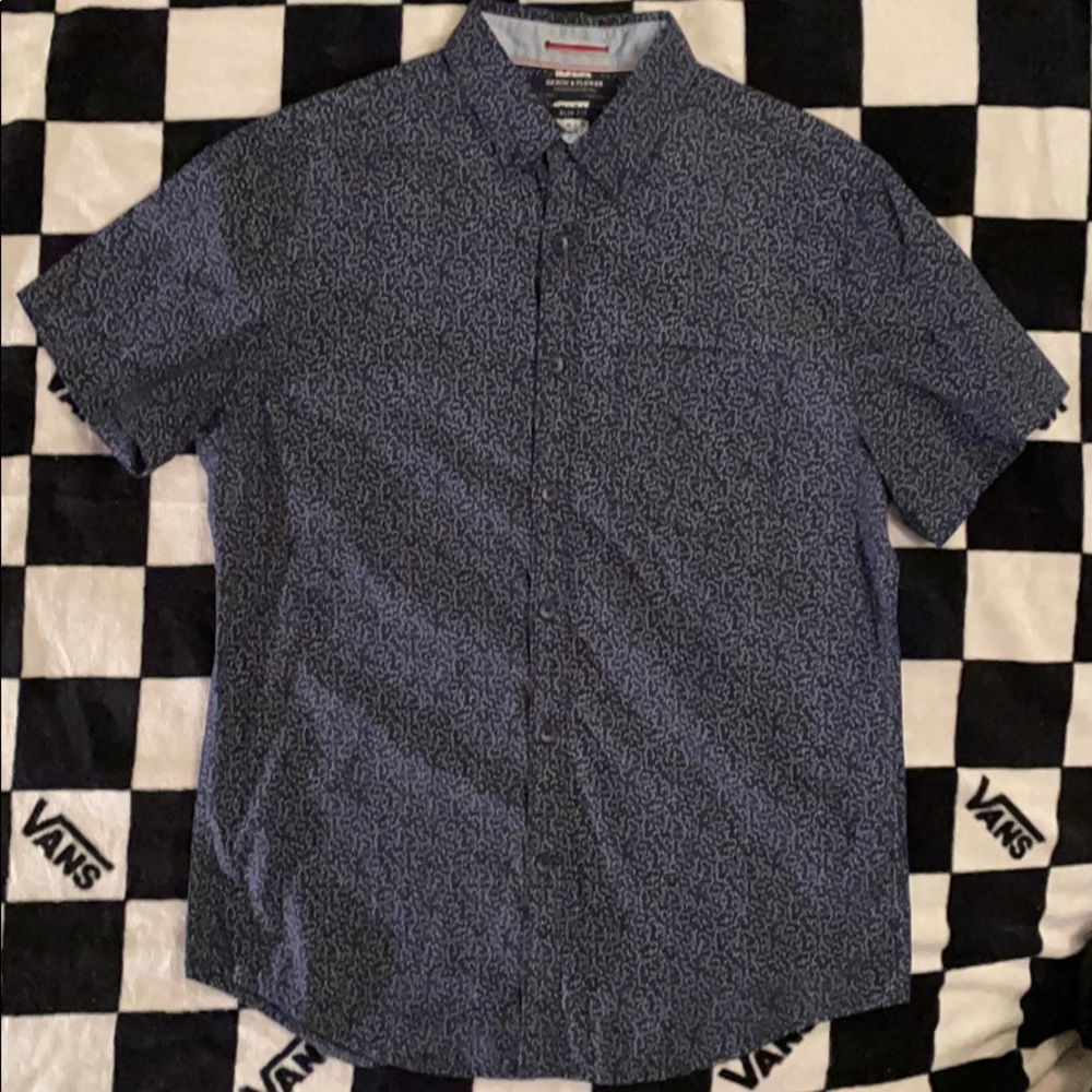 Short sleeve button up